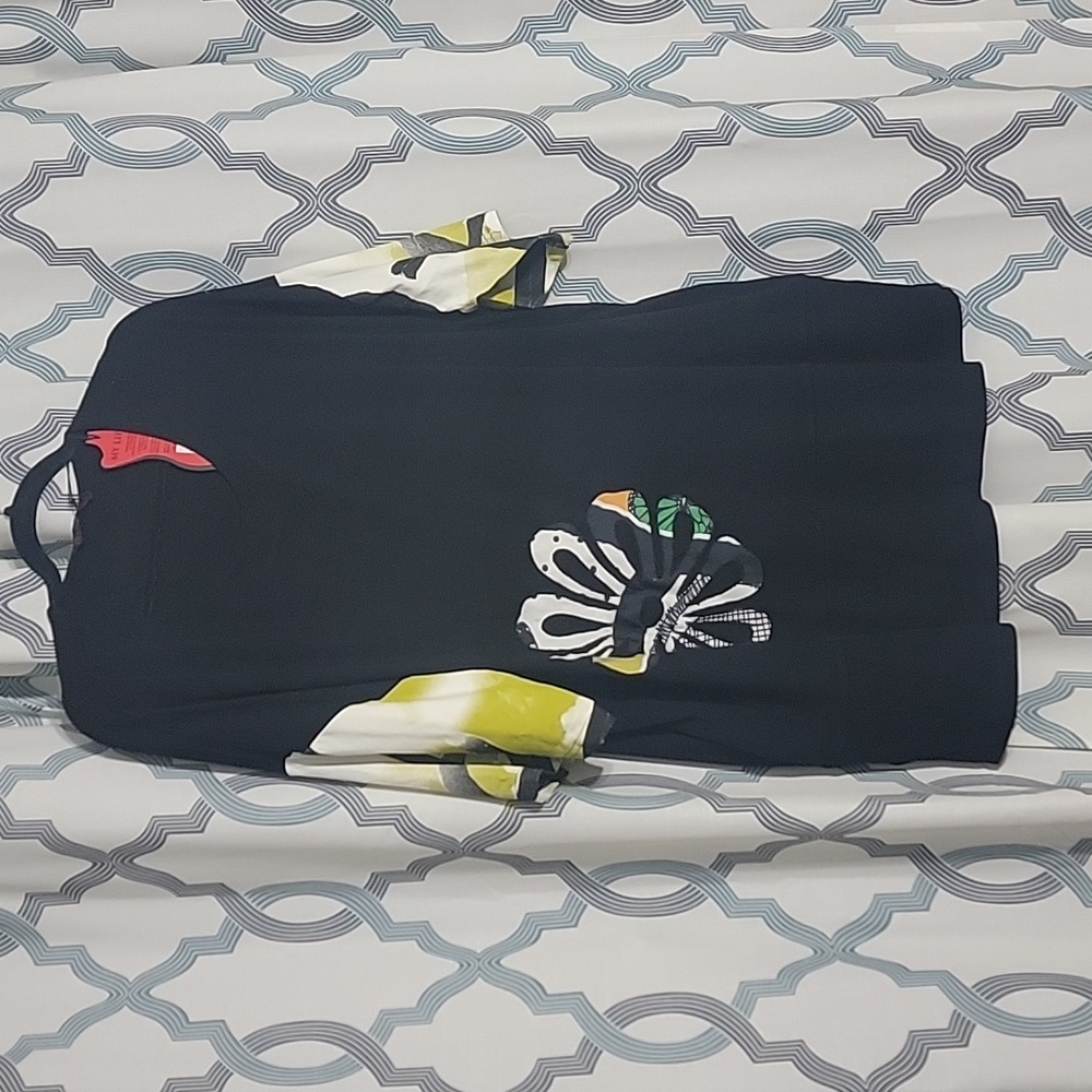 Black tunic with multicolored flower
